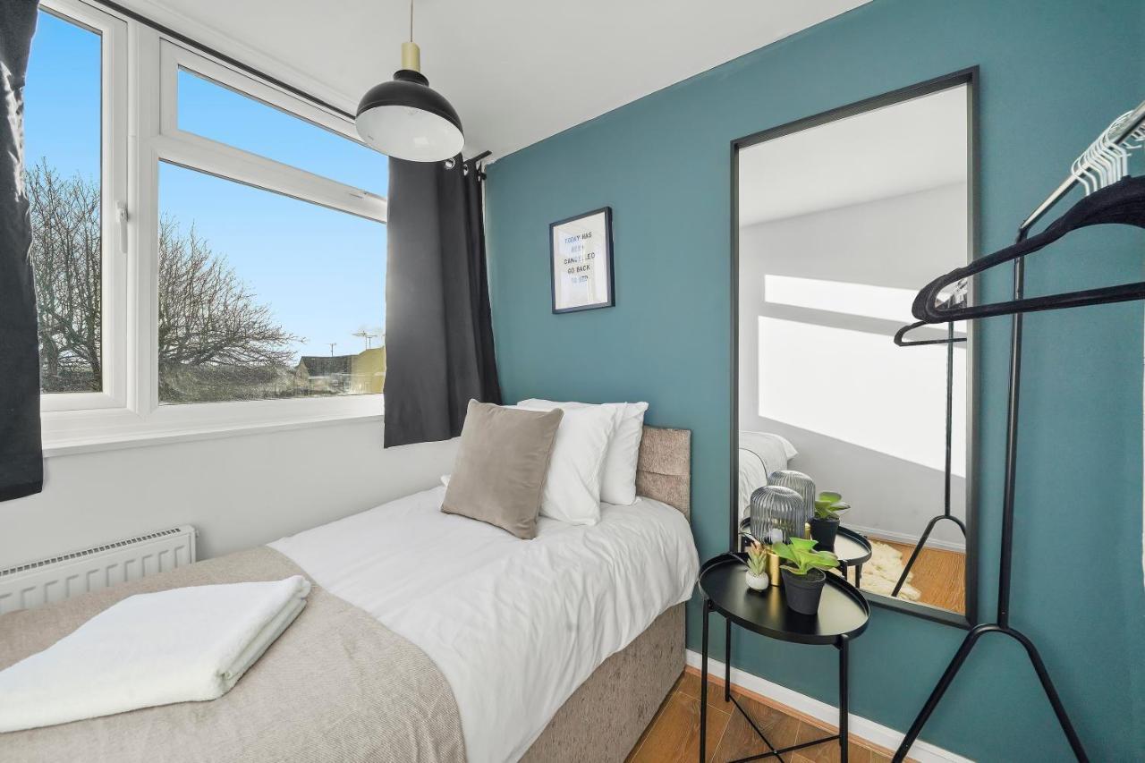 Cosy 3 Bedroom With Free Parking, Garden And Smart Tv With Netflix By Yoko Property Coventry Exterior photo