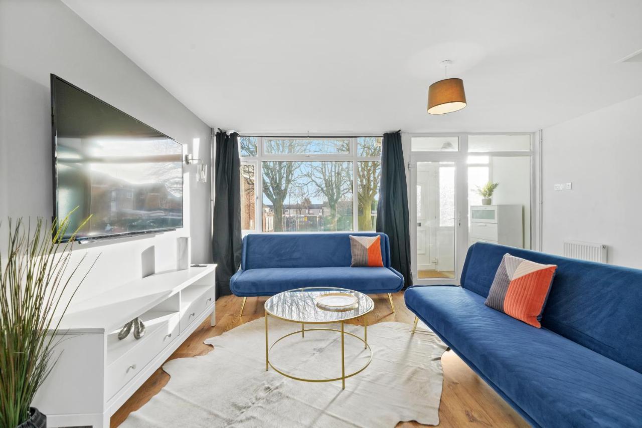 Cosy 3 Bedroom With Free Parking, Garden And Smart Tv With Netflix By Yoko Property Coventry Exterior photo