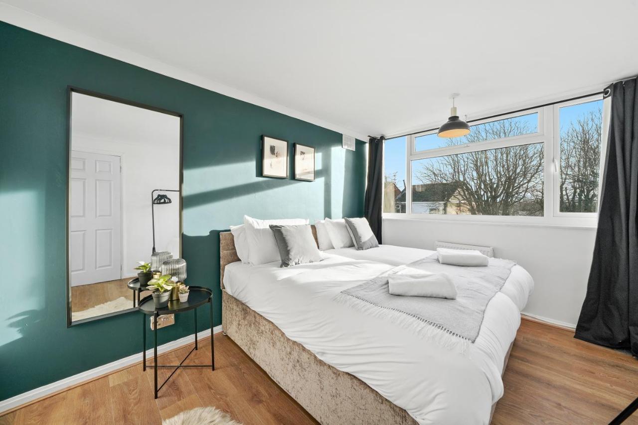 Cosy 3 Bedroom With Free Parking, Garden And Smart Tv With Netflix By Yoko Property Coventry Exterior photo